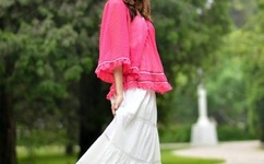 女生去掉所有服装小内